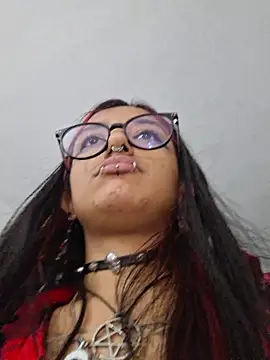 carolinerue online show from 04-25-26, 04:37