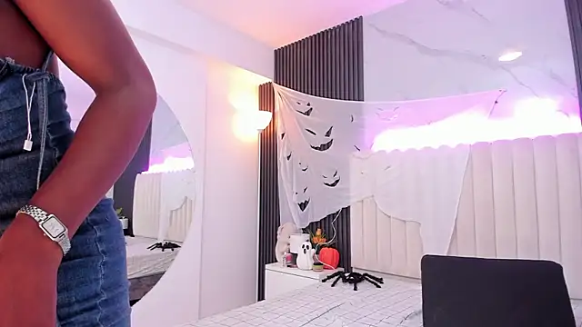 Snapshot of NalahCampbell chatting on 10-30-25, 07:36 NalahCampbell online show from 10-30-25, 07:36