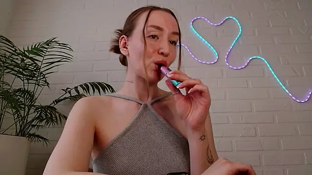 WhitePrincessLuna online show from 04-28-26, 01:05