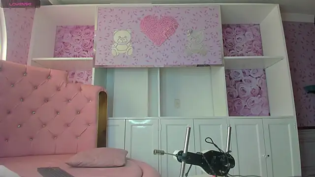 Snapshot of Teffy_Cute_ chatting on 10-13-25, 03:12 Teffy Cute  online show from 10-13-25, 03:12