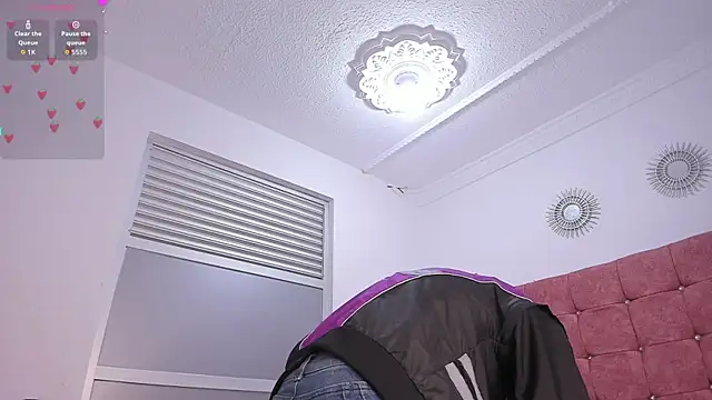 Snapshot of Teffy_Cute_ chatting on 10-14-25, 05:47 Teffy Cute  online show from 10-14-25, 05:47