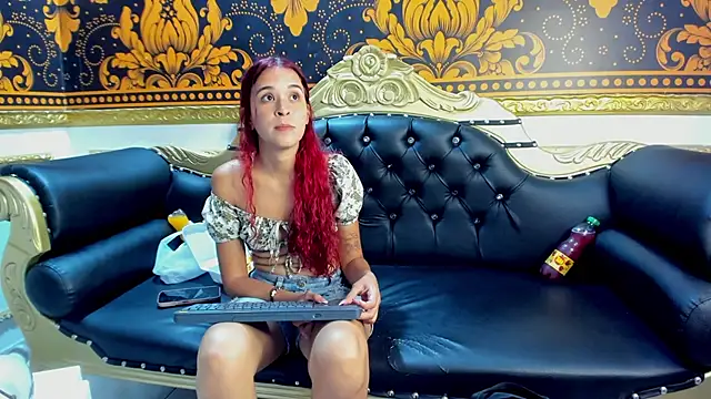 Snapshot of Teffy_Cute_ chatting on 10-17-25, 01:20 Teffy Cute  online show from 10-17-25, 01:20