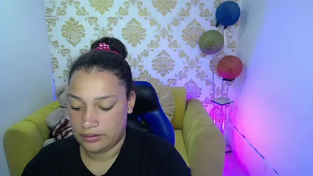 Snapshot of keiry_m chatting on 10-15-25, 02:44 keiry m online show from 10-15-25, 02:44