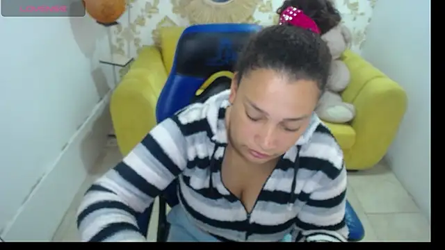 Snapshot of keiry_m chatting on 10-21-25, 11:55 keiry m online show from 10-21-25, 11:55