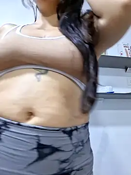 Snapshot of Shell_Latina chatting on 06-17-26, 12:24 Shell Latina online show from 06-17-26, 12:24