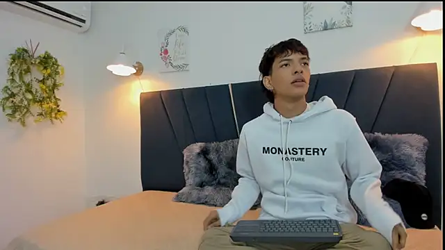 maicol cum23 online show from 10-03-25, 01:41