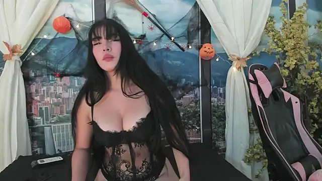 Sarahwalkerr online show from 10-20-25, 02:28