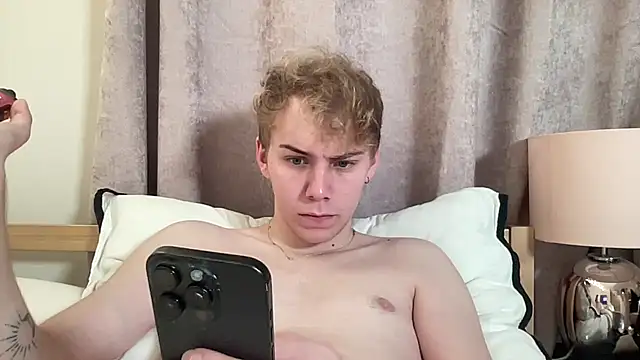Snapshot of scottishtwink01 chatting on 09-19-25, 02:35 scottishtwink01 online show from 09-19-25, 02:35