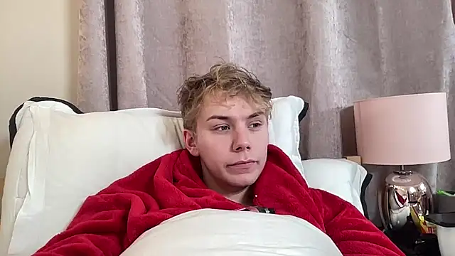 Snapshot of scottishtwink01 chatting on 09-21-25, 02:46 scottishtwink01 online show from 09-21-25, 02:46