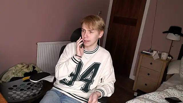 Snapshot of scottishtwink01 chatting on 09-24-25, 12:52 scottishtwink01 online show from 09-24-25, 12:52