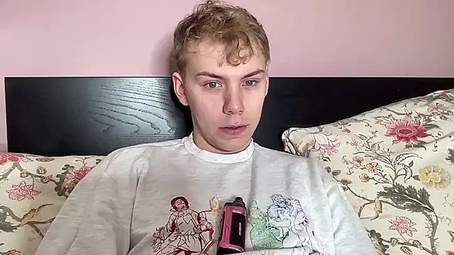 Snapshot of scottishtwink01 chatting on 10-11-25, 11:09 scottishtwink01 online show from 10-11-25, 11:09