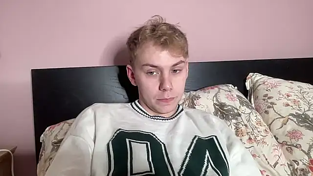 Snapshot of scottishtwink01 chatting on 10-13-25, 05:35 scottishtwink01 online show from 10-13-25, 05:35