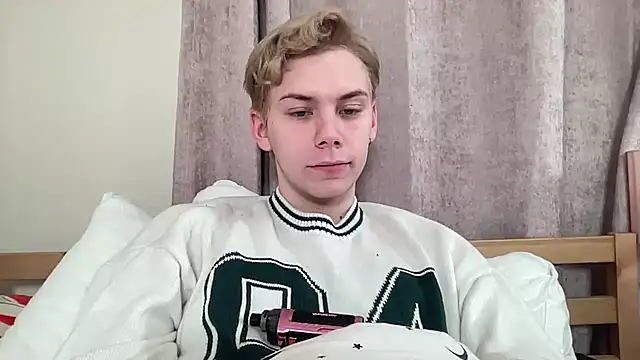 Snapshot of scottishtwink01 chatting on 10-16-25, 10:22 scottishtwink01 online show from 10-16-25, 10:22