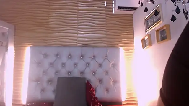 Snapshot of ValeryBerri chatting on 11-27-25, 07:38 ValeryBerri online show from 11-27-25, 07:38