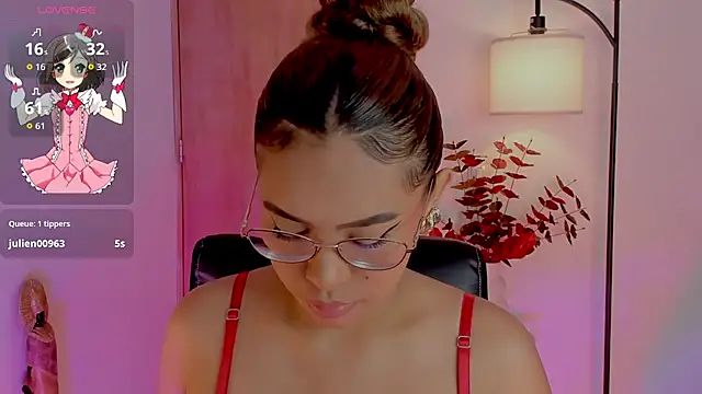 Snapshot of OxanaFedorova1- chatting on 10-05-25, 03:10 OxanaFedorova1- online show from 10-05-25, 03:10