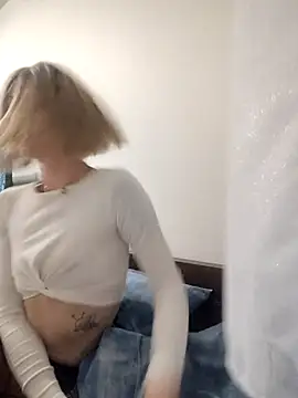 Snapshot of MadMadelin chatting on 12-01-25, 02:05 MadMadelin online show from 12-01-25, 02:05