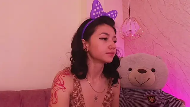 april bennett online show from 11-22-25, 12:15