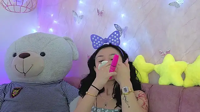 april bennett online show from 12-17-25, 12:44