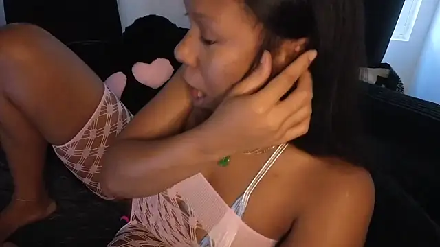 Snapshot of __suki chatting on 09-14-25, 10:42 suki online show from 09-14-25, 10:42