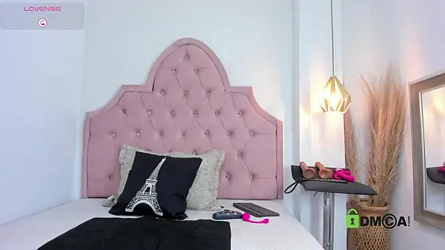 Caroline daring online show from 06-30-26, 01:12
