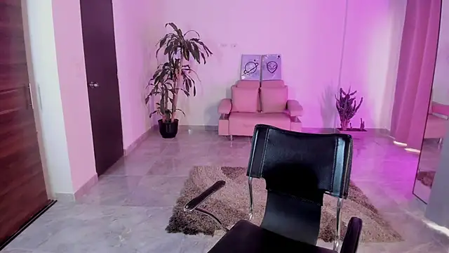 Snapshot of Candy_fox_19 chatting on 12-05-25, 06:48 Candy fox 19 online show from 12-05-25, 06:48