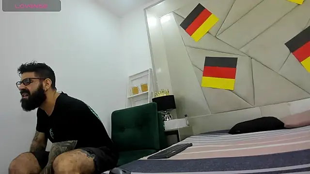 Snapshot of Harald_Smed chatting on 09-29-25, 01:27 Harald Smed online show from 09-29-25, 01:27