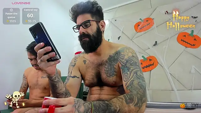 Snapshot of Harald_Smed chatting on 10-29-25, 01:02 Harald Smed online show from 10-29-25, 01:02