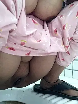 Hot-Pooja25 online show from 04-12-26, 05:34