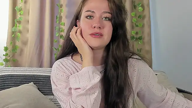 MiaKhallirae online show from 10-06-25, 05:16