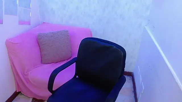 KendallWood  online show from 11-07-25, 08:20