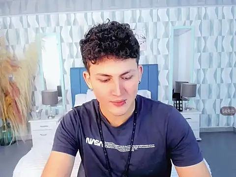 Axel savage online show from 10-27-25, 02:48