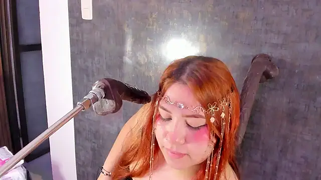 Snapshot of alana_glasses chatting on 02-18-26, 11:39 alana glasses online show from 02-18-26, 11:39