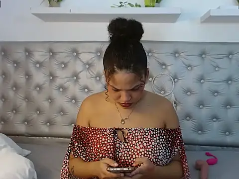 Snapshot of lulu_lovee chatting on 10-24-25, 03:36 lulu lovee online show from 10-24-25, 03:36