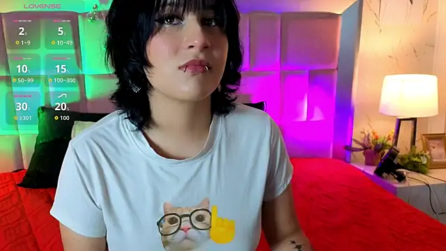 Snapshot of RobinBennett chatting on 05-16-26, 12:59 RobinBennett online show from 05-16-26, 12:59