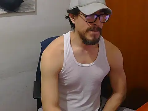 Snapshot of GuivernoStud chatting on 09-16-25, 09:32 GuivernoStud online show from 09-16-25, 09:32