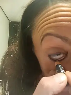 Snapshot of Astrid3 chatting on 09-29-25, 10:14 Astrid3 online show from 09-29-25, 10:14