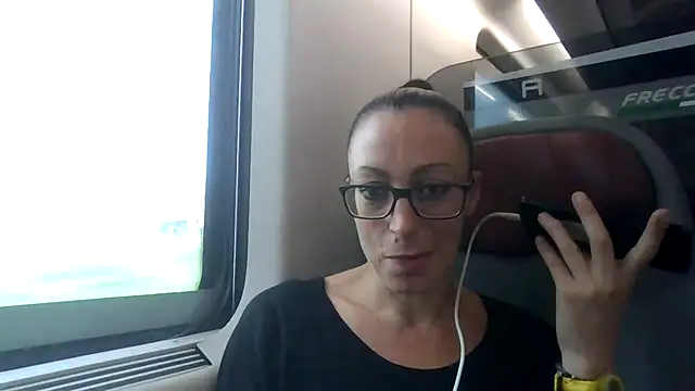 Snapshot of Astrid3 chatting on 10-09-25, 08:34 Astrid3 online show from 10-09-25, 08:34