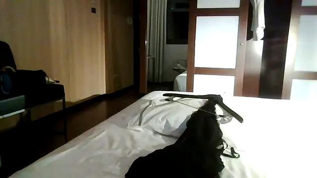 Snapshot of Astrid3 chatting on 10-09-25, 08:51 Astrid3 online show from 10-09-25, 08:51