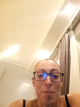 Snapshot of Astrid3 chatting on 10-20-25, 04:40 Astrid3 online show from 10-20-25, 04:40