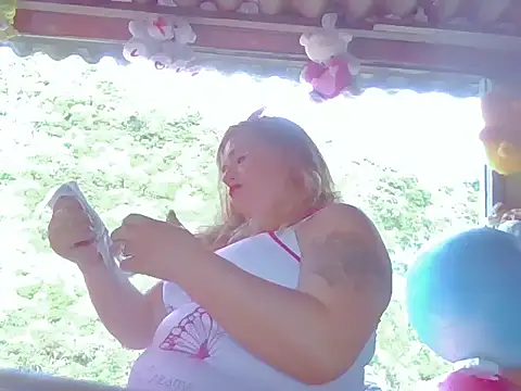 Snapshot of Effata30 chatting on 10-29-25, 08:54 Effata30 online show from 10-29-25, 08:54