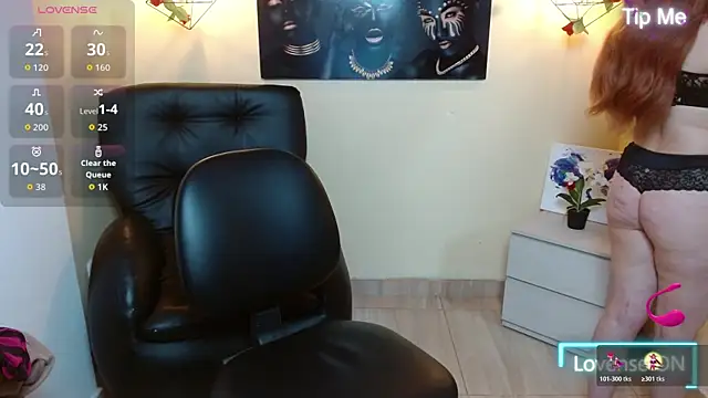 Snapshot of Bom_BomXX chatting on 11-30-25, 03:43 Bom BomXX online show from 11-30-25, 03:43