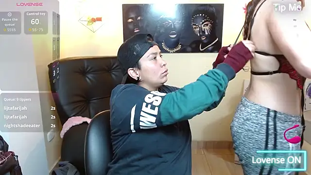 Snapshot of Bom_BomXX chatting on 12-18-25, 03:45 Bom BomXX online show from 12-18-25, 03:45