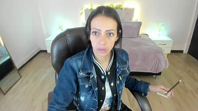 Mariam Lopez   online show from 06-11-26, 02:53