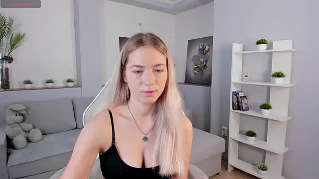 Susan Mimi online show from 10-18-25, 04:26