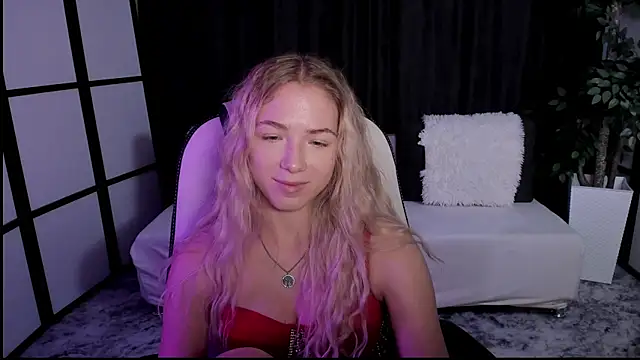 Susan Mimi online show from 10-24-25, 02:52