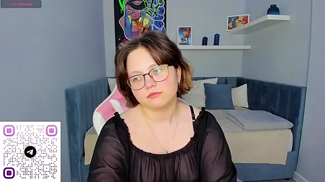Snapshot of Mila__Cutee chatting on 10-19-25, 01:28 Mila  Cutee online show from 10-19-25, 01:28