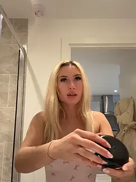 SexySaraxxoo online show from 04-18-26, 10:08