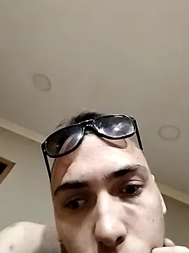 Snapshot of Strawboyy chatting on 10-30-25, 04:52 Strawboyy online show from 10-30-25, 04:52