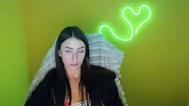 AlisaBubbles online show from 10-30-25, 01:01