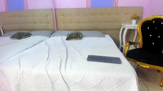 Snapshot of Aisha_Noir chatting on 09-19-25, 12:06 Aisha Noir online show from 09-19-25, 12:06